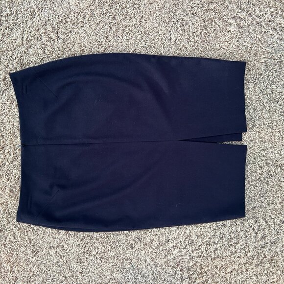 L'AGENCE Black Pencil Skirt w/ Small Slits in Front and Back Size 8 Retail $450 - Picture 4 of 7